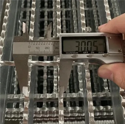 מאפיינים של סורג מפלדה עם תריס